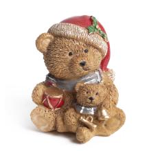 POLYRESINOVÝ MEDVEDÍK V SANTOVSKEJ ČIAPKE, S BUBNOM, S MEDVEDÍKOM