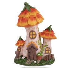 DOMČEK Z POLYRESINU SO STRECHOU Z KVETINÁČA, ORANŽOVO BIELY