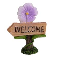 POLYRESINOVÁ TABUĽKA S UVÍTACÍM NÁPISOM, FIALOVÝ KVET, HNEDÁ FARBA