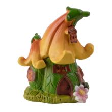 DOMČEK Z POLYRESINU SO STRECHOU Z KVETINÁČA, ŽLTOZELENÝ