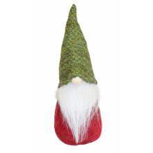 DEKOR PLSTENÉ FÚZY, PLETENÁ ZELENÁ ČIAPKA A ČERVENÉ ŠATY S BIELYMI FÚZMI