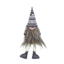 DEKOR PLSTENÉ FÚZY S VISIACIMI NOHAMI, PLETENÁ SIVO-BIELA ČIAPKA A SIVÉ ŠATY