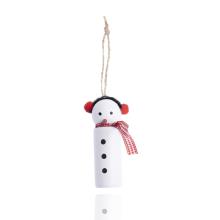 DEKOR DREVENÝ ZÁVESNÝ SNEHULIAK S ČERVENOU ŠATKOU