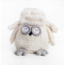 TEXTILNÁ SOVA, SEDIACA, V KLOBÚKU, BIELA