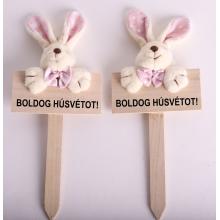 DREVENÁ DEKORÁCIA, NÁPIS, TEXTILNÝ ZAJAC, FIALOVÁ FARBA, NÁPIS "BOLDOG HÚSVÉTOT"