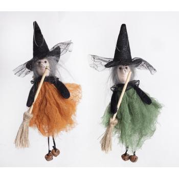 TEXTILNÁ ZÁVESNÁ ČARODEJNICA S METLOU ORANŽOVÁ/ZELENÁ 23CM