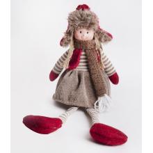 TEXTILNÉ DIEVČA S VISIACIMI NOHAMI, V HNEDÝCH A BORDOVÝCH ŠATÁCH A ČIAPKE