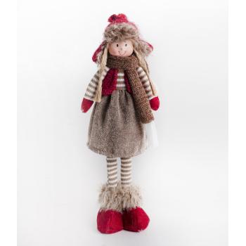 TEXTILNÉ DIEVČA, STOJACE, V HNEDÝCH A BORDOVÝCH ŠATÁCH A ČIAPKE