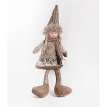 TEXTILNÉ DIEVČA S VISIACIMI NOHAMI, V HNEDÝCH ŠATÁCH, S KLOBÚKOM NA HLAVE