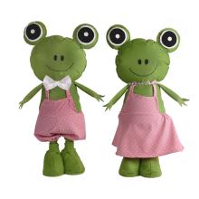 PLSTENÝ ŽABIAK ALEBO ŽABKA V TELESKOPICKÝCH RUŽOVÝCH ŠATÁCH