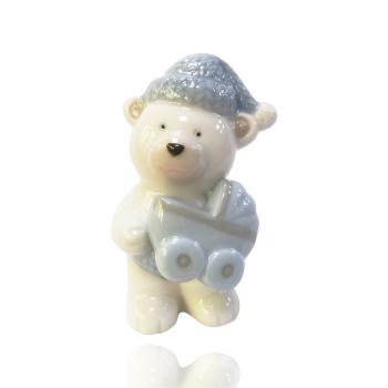 KERAMICKÝ MEDVEĎ S KLOBÚKOM A KOČÍKOM, MODRÝ