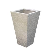 VONKAJŠÍ KVETINÁČ V TVARE PÍSMENA "V "