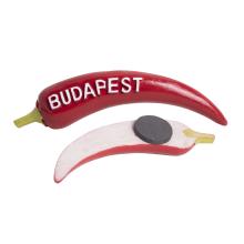 POLYRESINOVÝ CHLADIACI MAGNET S ČERVENÝM KORENÍM, S NÁPISOM "BUDAPEST"
