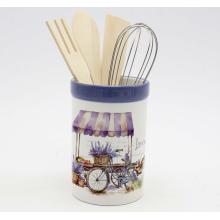 KERAMICKÝ DRŽIAK SO ŠĽAHAČOM, 2 DREVENÉ LYŽIČKY, LEVANDUĽOVÝ VZOR