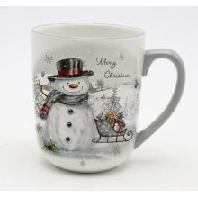 KERAMICKÝ HRNČEK S NÁPISOM "MERRY CHRISTMAS", SNEHULIAK A SANE