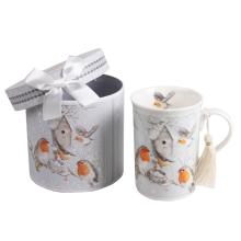 KERAMICKÝ HRNČEK SO VZOROM VTÁKOV V DARČEKOVEJ KRABIČKE