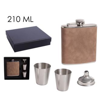 SADA Z PLOCHÉHO SKLA Z NEHRDZAVEJÚCEJ OCELE V DARČEKOVEJ ŠKATUĽKE S 2 MALÝMI POHÁRMI, LIEVIKOM Z HNEDEJ KOŽENKY