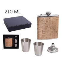 SADA Z PLOCHÉHO SKLA Z NEHRDZAVEJÚCEJ OCELE V DARČEKOVEJ ŠKATUĽKE S 2 MALÝMI POHÁRMI, LIEVIKOM S KORKOM