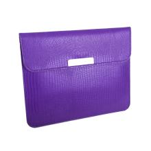 KOŽENKOVÉ PUZDRO NA IPAD S KOVOVOU SPONOU, FIALOVÉ