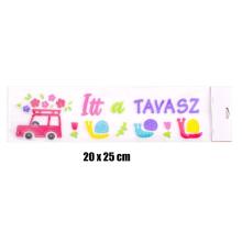 GÉLY NA OKNÁ A AUTO S NÁPISOM "ITT A TAVASZ"