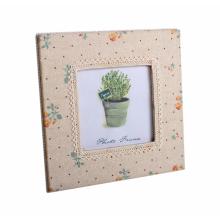 DREVENÝ DRŽIAK NA OBRÁZKY SO ZELENO-ŽLTÝMI KVETMI