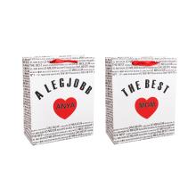 PAPIEROVÁ TAŠKA S MATNOU KLOPOU SO STUHOU, ČIERNY MEDZINÁRODNÝ NÁPIS NA BIELOM POZADÍ, "A LEGJOBB ANYA/ THE BEST MOM" S ČERVENÝM SRDCOM