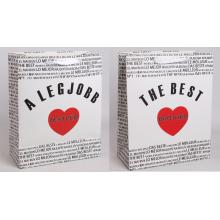 PAPIEROVÁ TAŠKA S MATNOU KLOPOU SO STUHOU, ČIERNY MEDZINÁRODNÝ NÁPIS NA BIELOM POZADÍ, "A LEGJOBB TESTVÉR/ THE BEST BROTHER" S ČERVENÝM SRDCOM