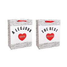 PAPIEROVÁ TAŠKA S MATNOU KLOPOU SO STUHOU, ČIERNY MEDZINÁRODNÝ NÁPIS NA BIELOM POZADÍ, "A LEGJOBB ANYA/ THE BEST MOM" S ČERVENÝM SRDCOM