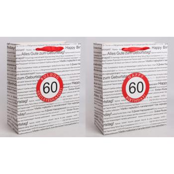 PAPIEROVÁ TAŠKA S MATNÝMI, STUŽKOVÝMI ZÁLOŽKAMI, ČIERNA NA BIELOM POZADÍ, S NÁPISOM "HAPPY BIRTHDAY" V NIEKOĽKÝCH MEDZINÁRODNÝCH JAZYKOCH NA POZADÍ, ČERVENÝ KRÚŽOK S ROKOM "60"