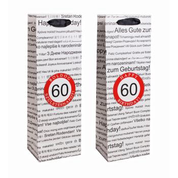 PAPIEROVÁ TAŠKA S VÍNOM, MATNÁ, S CHLOPŇOU SO STUHOU, ČIERNA NA BIELOM POZADÍ, S NÁPISOM "HAPPY BIRTHDAY" V RÔZNYCH MEDZINÁRODNÝCH JAZYKOCH NA POZADÍ, ČERVENÝ KRÚŽOK S ROKOM "60"