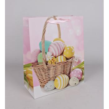 PAPIEROVÉ VRECKO S MATNOU, STUŽKOVOU CHLOPŇOU, RUŽOVÝM POZADÍM, KOŠÍKOM S VEĽKONOČNÝMI VAJÍČKAMI
