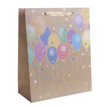 PAPIEROVÉ TAŠKY S MATNÝMI FAREBNÝMI BALÓNMI NA PRÍRODNOM POZADÍ