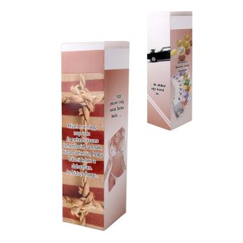 PAPIEROVÁ PLECHOVKA OD NÁPOJA V TVARE ŠKATULE OD MLIEKA, "PÉNZZEL BIZTOS NEM TÖMTÉK TELE".