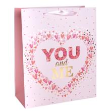 PAPIEROVÉ TAŠKY S MATNOU, STUŽKOVOU CHLOPŇOU, STRIEBORNOU POTLAČOU, S NÁPISOM "YOU & ME"