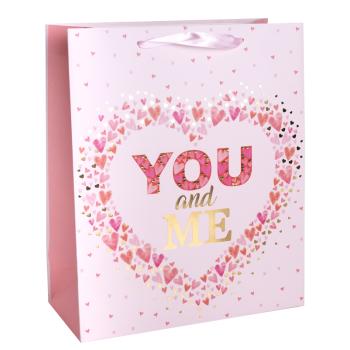 PAPIEROVÉ TAŠKY S MATNOU, STUŽKOVOU CHLOPŇOU, STRIEBORNOU POTLAČOU, S NÁPISOM "YOU & ME"