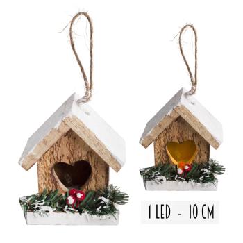 OSVETLENÝ DREVENÝ ZÁVESNÝ DOMČEK S LED, OKNO V TVARE SRDCA