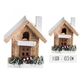 OSVETLENÁ DREVENÁ CHATA, VEDENÁ, ZASNEŽENÁ