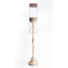 LISOVANÝ KOVOVÝ SVIETNIK STOJACI BÉŽOVÝ