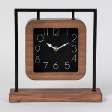 DREVENÉ HODINY S KOVOVÝM DRŽIAKOM, DREVENÝ PODSTAVEC, ČIERNOHNEDÁ FARBA