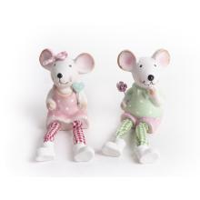 KERAMICKÁ MYŠKA V BODKOVANÝCH ŠATÁCH, ZAVESENÁ NA NOŽIČKÁCH, ZELENÁ ALEBO RUŽOVÁ