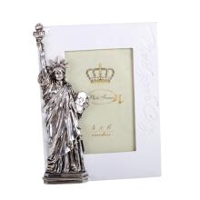 POLYRESINOVÝ DRŽIAK NA OBRÁZKY, USA - SOCHA SLOBODY, BIELY - STRIEBORNÝ