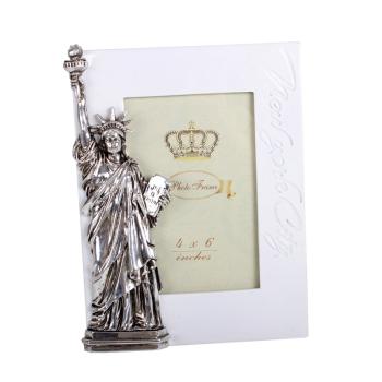 POLYRESINOVÝ DRŽIAK NA OBRÁZKY, USA - SOCHA SLOBODY, BIELY - STRIEBORNÝ