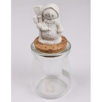 POLYRESINOVÁ SKLENENÁ KUPOLA SNEHULIAKA S METLOU, BIELA