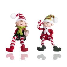 POLYRESINOVÝ ŠKRIATOK SO ZAVESENÝMI NOHAMI, PRUHOVANÁ ČIAPKA, ZELENÝ ALEBO ČERVENÝ