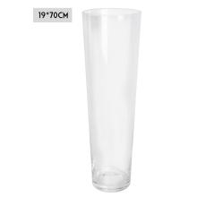 SKLENENÁ VÁZA V TVARE PÍSMENA "V", ČÍRA, OKRAJ BRÚSENÝ ZA STUDENA