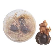 POLYRESINOVÁ VEVERIČKA S GAŠTANOM V PVC GULI, 4 KUSY