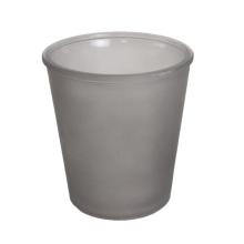 SKLENENÁ VÁZA V TVARE PÍSMENA "V", OKRÚHLA, PIESKOVANÁ, SIVÁ