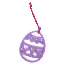 PLSTENÝ ZÁVESNÝ ORNAMENT VAJÍČKO SAMEC FIALOVÝ