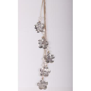 KOVOVÁ ZÁVESNÁ DEKORÁCIA KVET BIELY