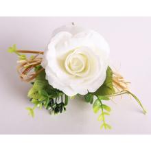 UMELÁ KVETINOVÁ RUŽA S BOBUĽAMI A LISTAMI, BIELA